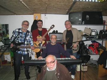 Рокендрол до края на нощта