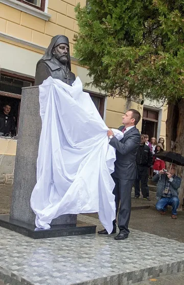 Дряново с нов паметник на Архимандрит Максим Райкович