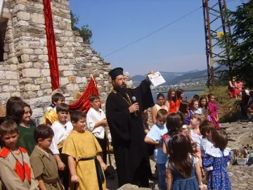 Деца от Кърджали на поклонническа екскурзия до Велико Търново