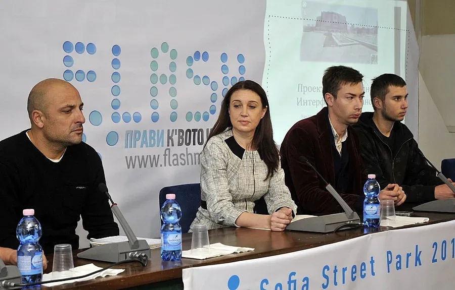 Строят стрийт парк пред НДК