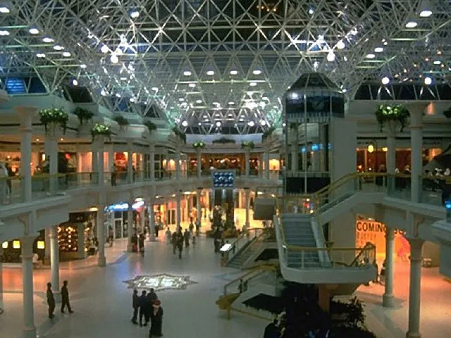 Изгоряха книги при пожар в МОЛ-а в Благоевград