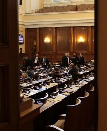 Депутатите заседават извънредно във вторник