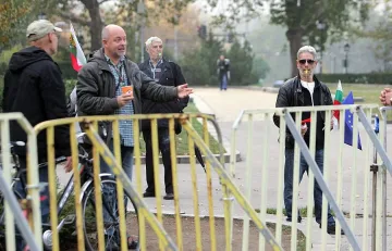 Антиправителствен и антибежански протест огласиха столицата 