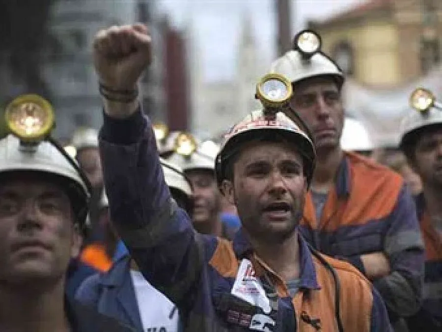 Бомбата в забоите е със закъснител