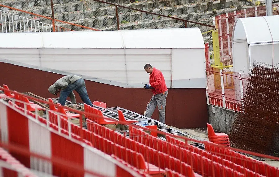 Покриват "Армията", вдигат 34 000 места