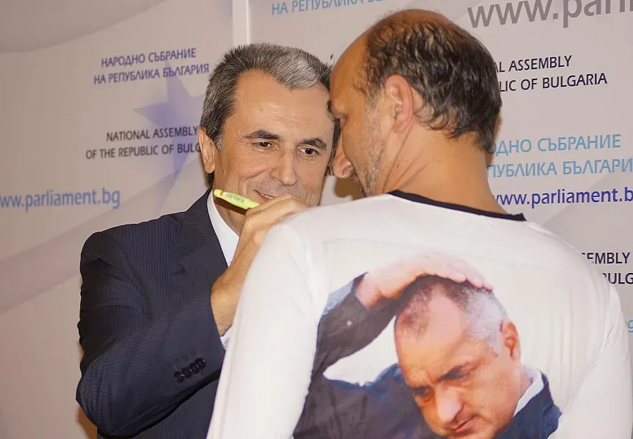 Орешарски разписа тениска на фен