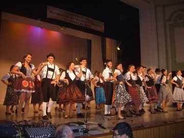 „Цветен сън" и тиролски танц завладяха Кърджали