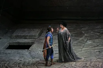 София на крака пред "Аида"