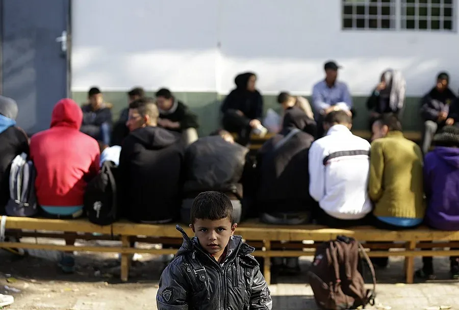 МВР строи 30 км ограда край Елхово 