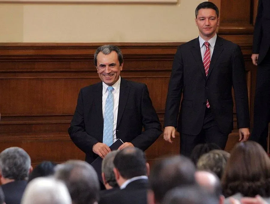 Орешарски убеден - ще издържи на вотовете