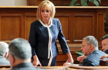 Манолова: ГЕРБ са карикатура на опозиция