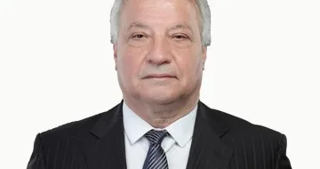 Нов депутат в парламента. Смени Захариева