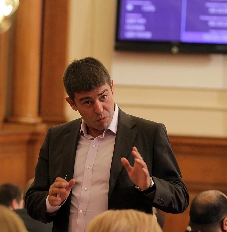 И длъжници към хазната в обществените поръчки