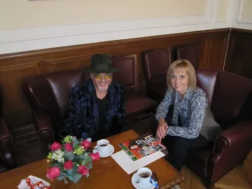 Манолова и Минчев на кафе