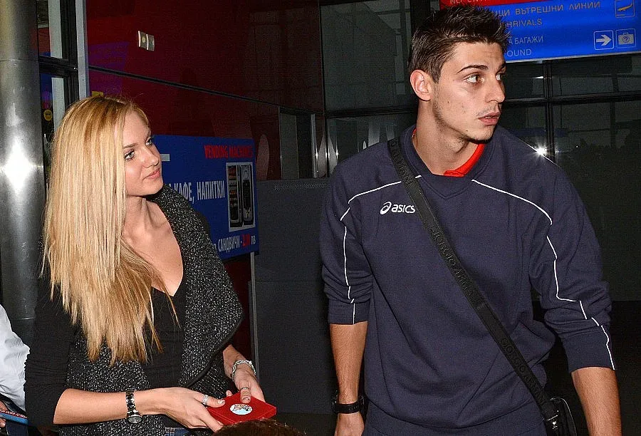 Мис България посрещна националите