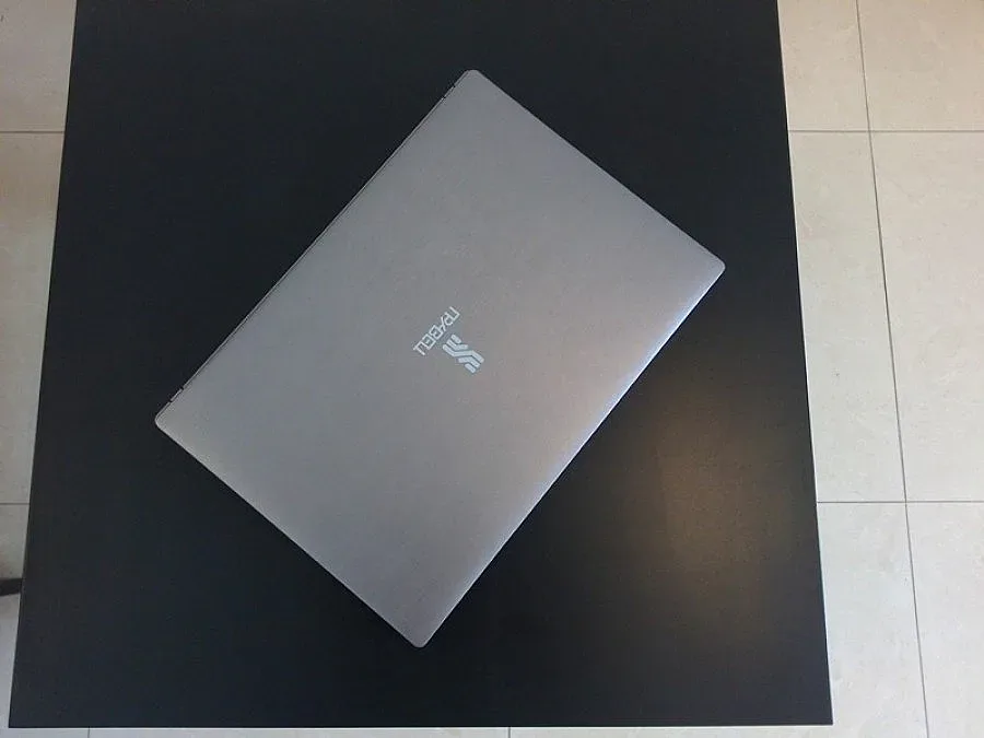 "Правец" излиза в конкуренция с Apple