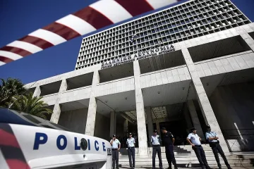 Атина дава полицаи под наем за 2000 евро