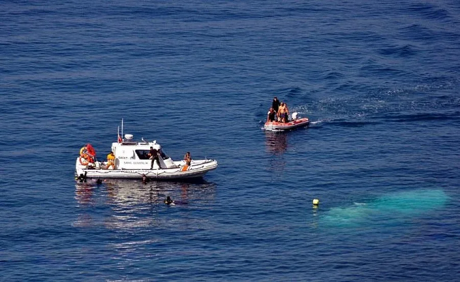 Спасиха около 400 имигранти край Италия