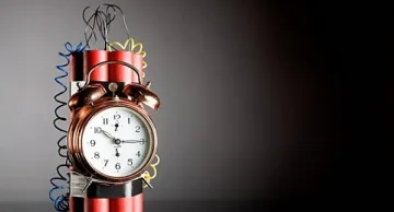 Осъдиха на 6 г. инвалида, взривил бомба на пекинското летище