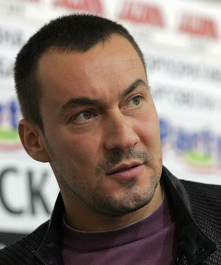 Обраха шефа на конна база