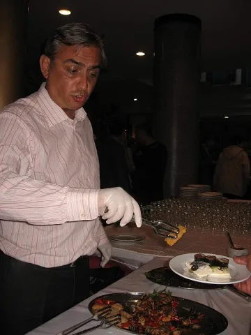 Кметъла спечели овации с готвени миди