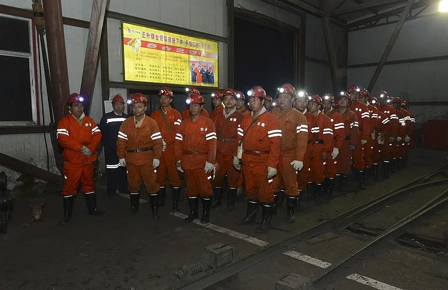 Закриват 2000 въгледобивни мини в Китай