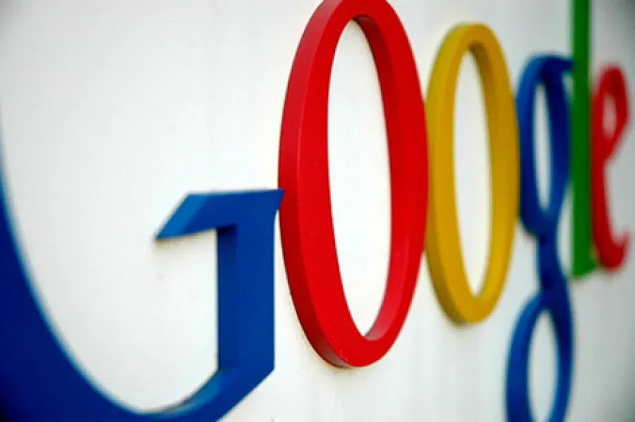 Google показва имена и снимки на препоръките ни