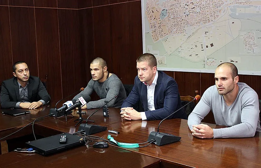 Нахъсват ММА-боец за победа срещу именит шампион