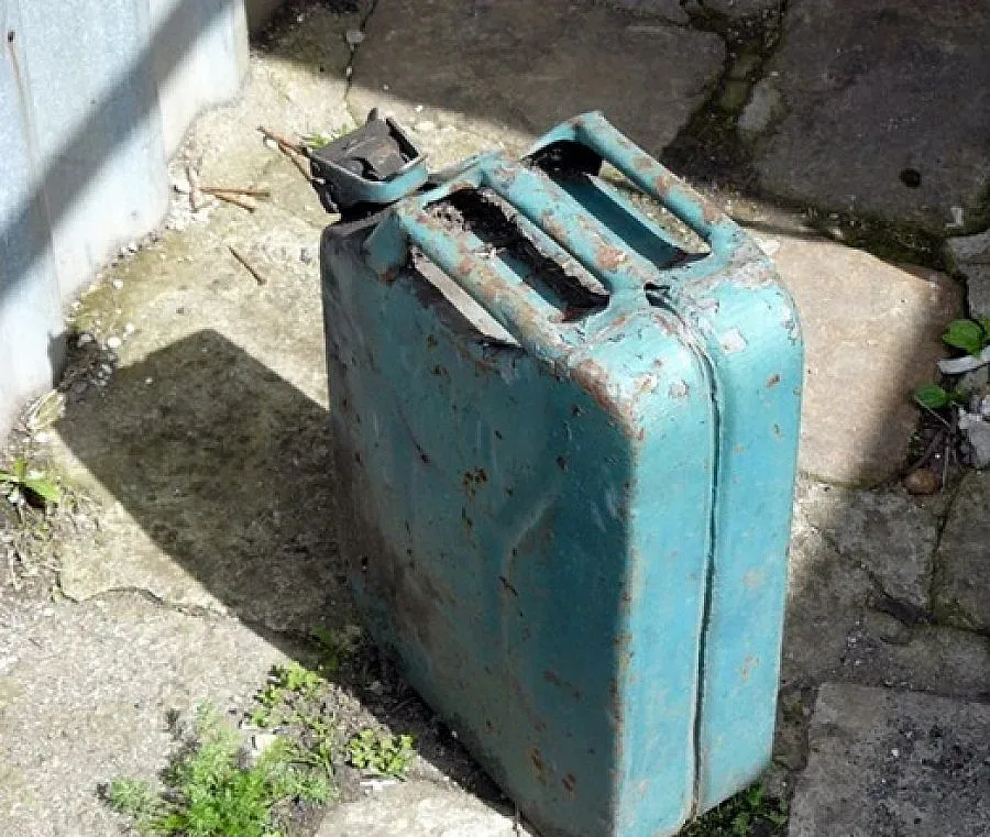 Източиха нафта и масло от резервоари край пътя за Гърция