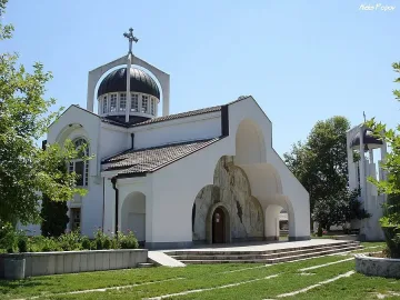Хиляди миряни в църквата на Ванга за Петковден
