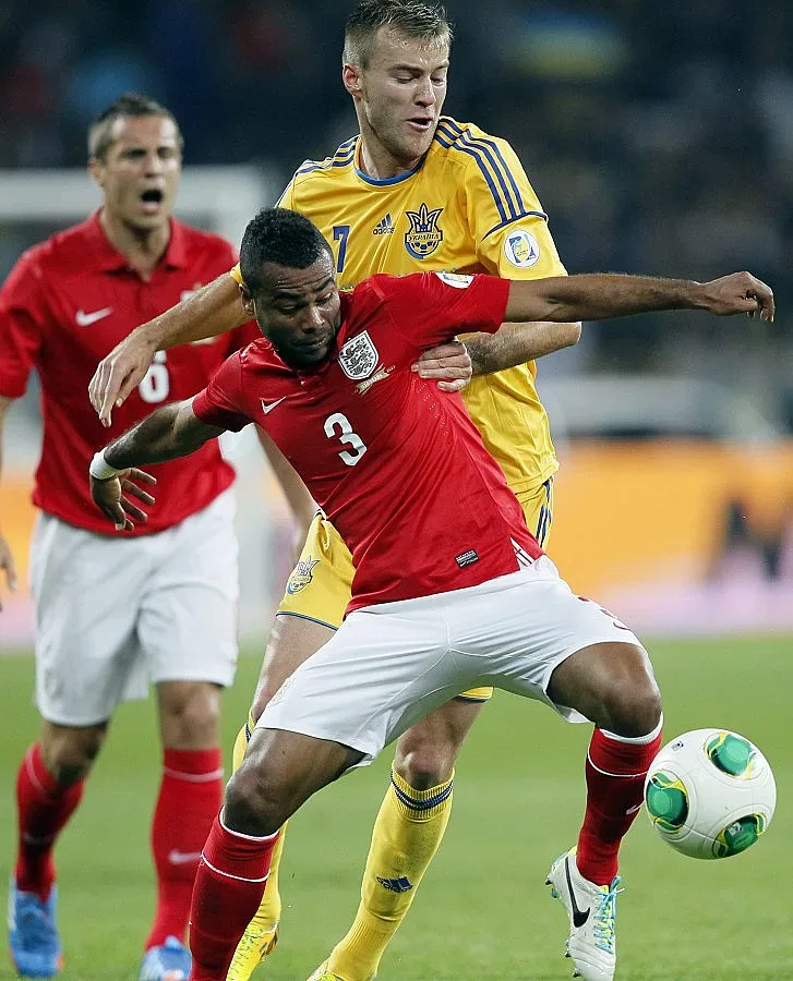 Англия без Ашли Коул и срещу Полша