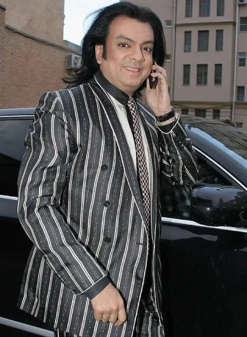 Гард на Киркоров преби папарак