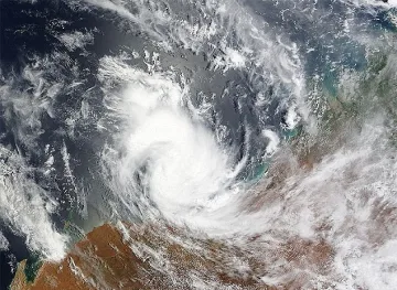 Циклон предизвика най-голямата евакуация в Индия