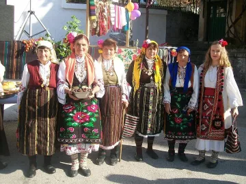 Италианец почерпи стотици с печени кестени 