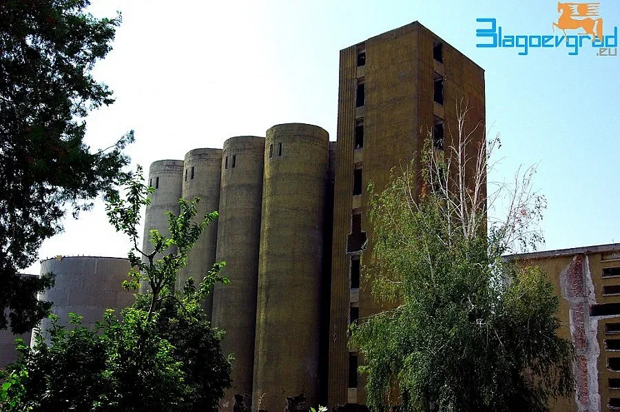 Взривиха и събориха от третия опит „наклонените силози на Пиза”