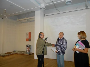 Изненадаха Стоимен Стоилов с изящна склуптура