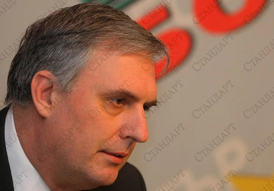 Калфин: Технически е невъзможно да затворим границата