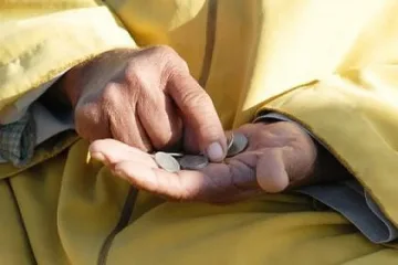 Половината българи заплашени от бедност