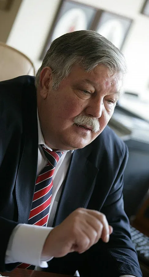 Тонев: Болница, която лекува всичко, винаги губи