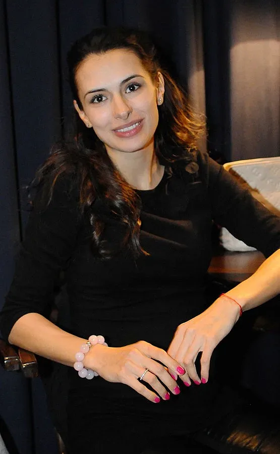 Бременната Жана ходи на йога