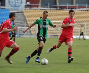 Защитник удря на камък с "бултрасите"