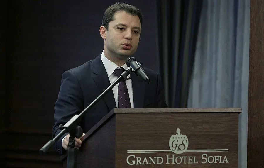 Разследват договор със Световната банка