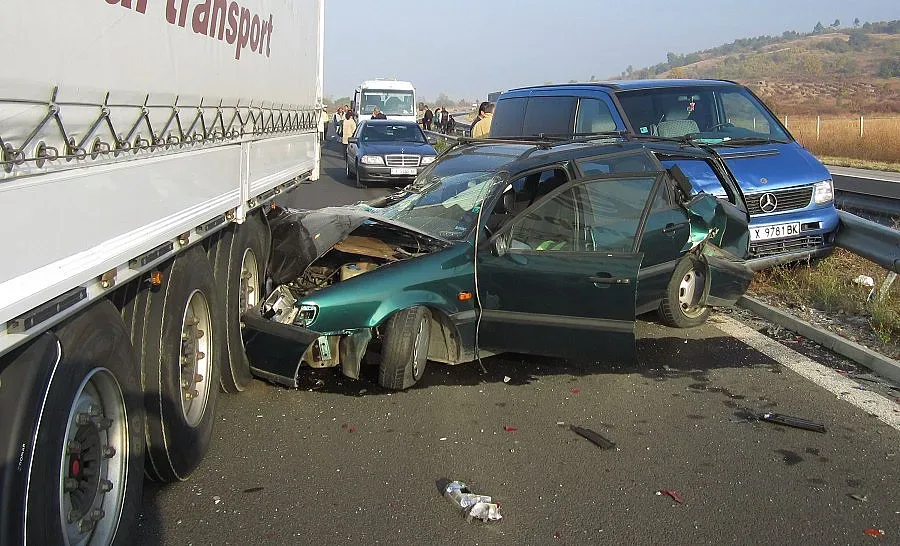 7 коли във верижна катастрофа покрай опашката с тировете