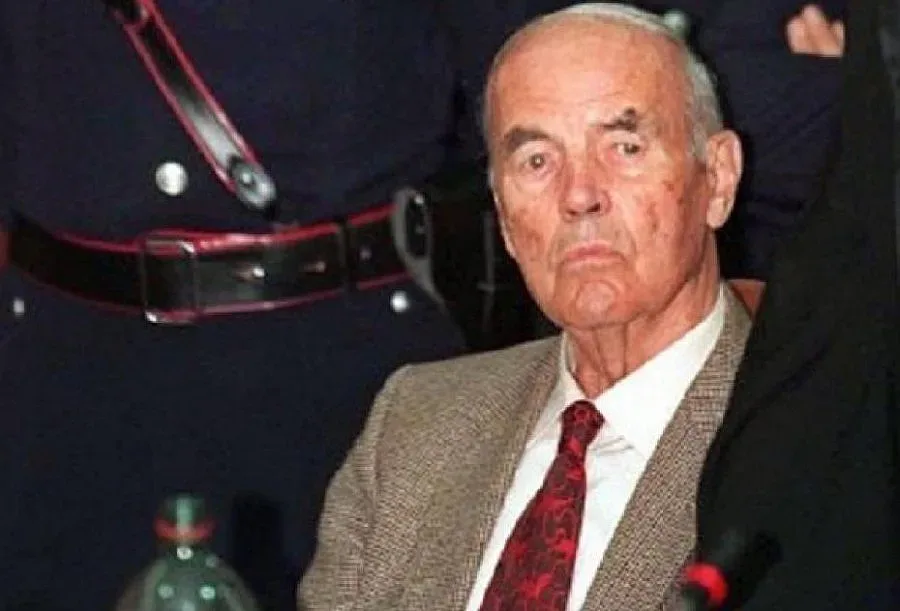 Почина най-старият нацистки престъпник Ерих Прибке