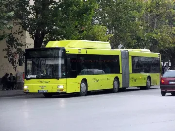 Студенти рецитират монолози в рейса 