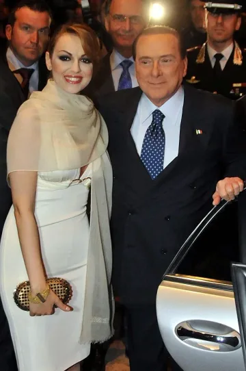 Гаджето на Берлускони съди Мишел Бонев за клевета