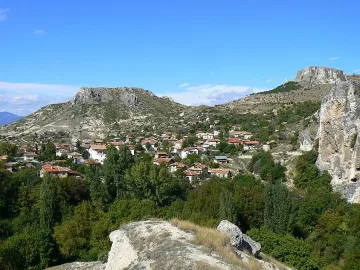 С дегустация на червено вино откриха две изложби в Илинденци