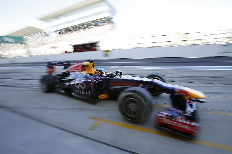 Фетел спечели втората тренировка на "Сузука"