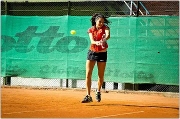 Шиникова и Ботушарова стигат полуфиналите в Русе