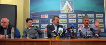 На "Герена": Синята агитка зад шефа и отбора